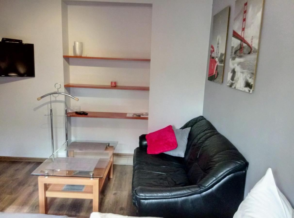 Apartamenty Krzywe Okna Zielona Góra Esterno foto